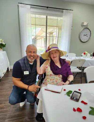 A memory care advisor visiting a senior resident | New Day Lifestyle for Seniors