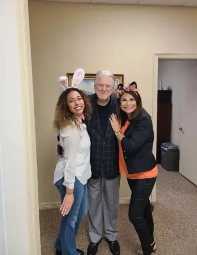 Families visiting loved ones in a residential care setting | New Day Lifestyle for Seniors